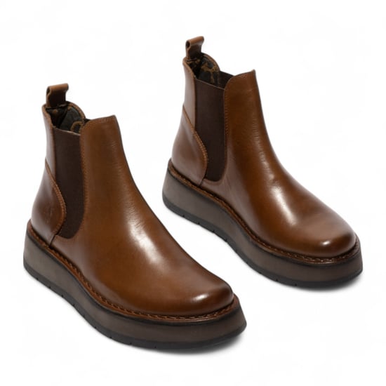 Botas Chelsea clásicas y cómodas de piel para mujer, color marrón camel RAWI131 de Fly London - Image 3