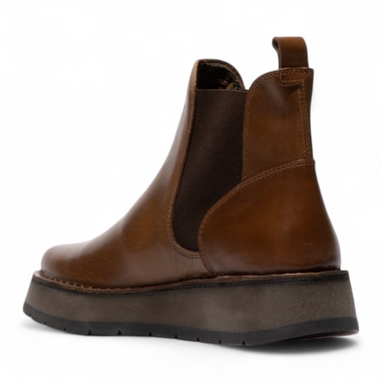 Botas Chelsea clásicas y cómodas de piel para mujer, color marrón camel RAWI131 de Fly London - Image 4