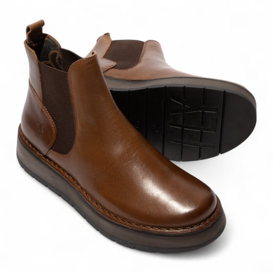 Botas Chelsea clásicas y cómodas de piel para mujer, color marrón camel RAWI131 de Fly London - Image 5