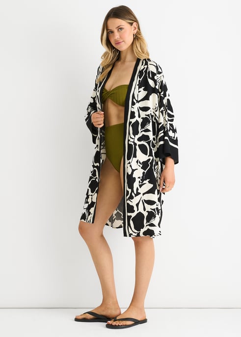 Kimono de playa negro con estampado de bordes veraniegos - Image 3