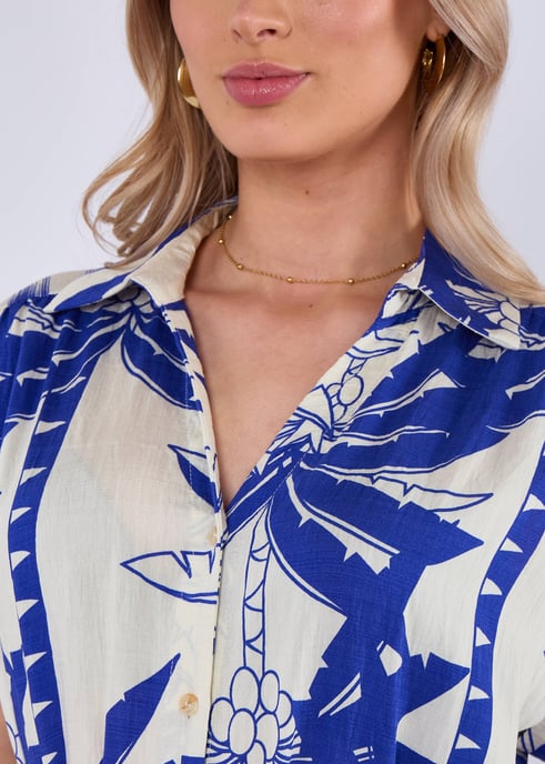 Vestido camisero azul con estampado tropical - Image 2