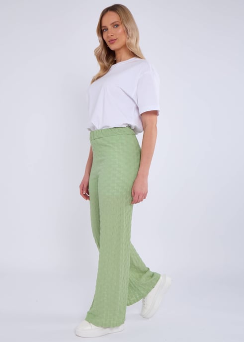 Pantalones acampanados con cintura elástica y textura en verde salvia - Image 3