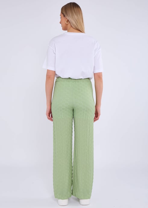 Pantalones acampanados con cintura elástica y textura en verde salvia - Image 4