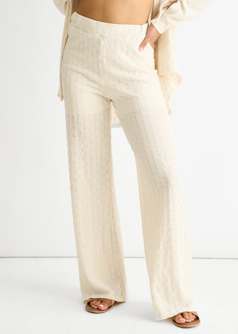 Pantalones acampanados con cintura elástica y textura beige - Image 2