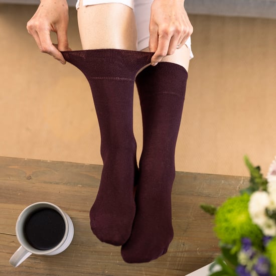 Paquete de 6 calcetines diabéticos para mujeres de algodón sin elasticidad con punta sin costuras - Image 3