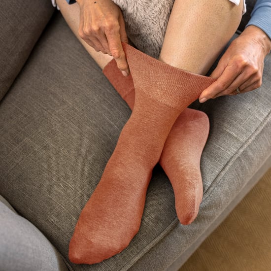 Paquete de 6 calcetines diabéticos para mujeres de algodón sin elasticidad con punta sin costuras - Image 5