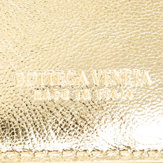 Bottega Veneta Small Cassette Bi-Fold Zip Wallet en Oro Piel de becerro - Image 5