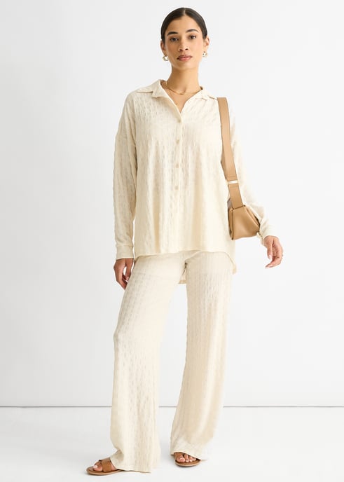 Camisa de manga larga oversize beige texturizada - Image 2