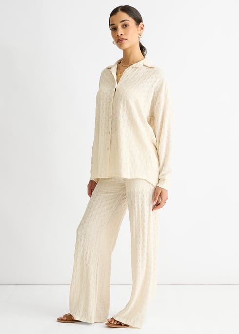 Camisa de manga larga oversize beige texturizada - Image 3