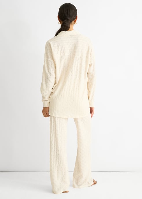 Camisa de manga larga oversize beige texturizada - Image 4