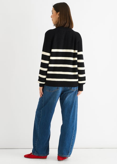 Jersey oversize de punto trenzado con rayas negras y botones - Image 4