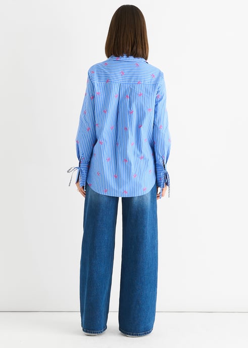 Camisa con rayas en los puños bordadas con lazo azul - Image 4