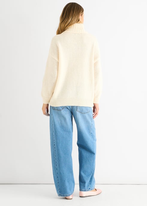 Jersey oversize con apliques florales en color crema - Image 4