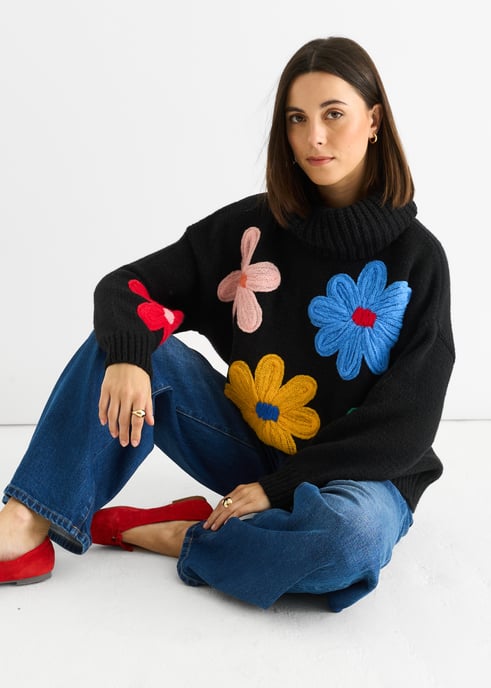 Jersey oversize negro con apliques florales - Image 2