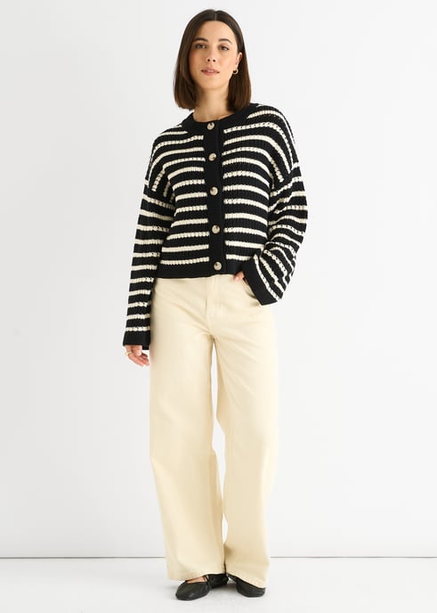 Cardigan corto de punto trenzado con rayas negras - Image 1