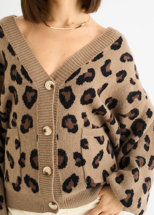 Chaqueta corta de punto con estampado animal camel - Image 2