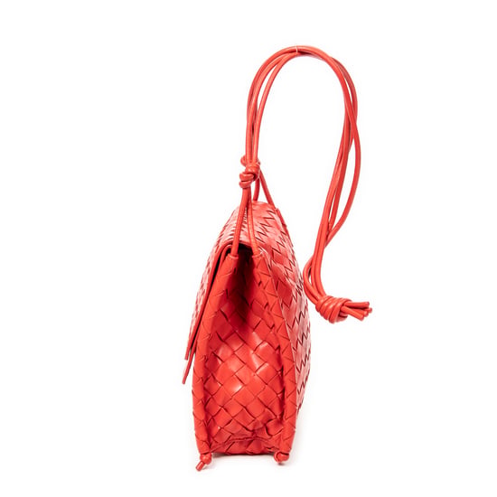 Bottega Veneta Double Flap Crossbody  en Rojo Piel de becerro - Image 3