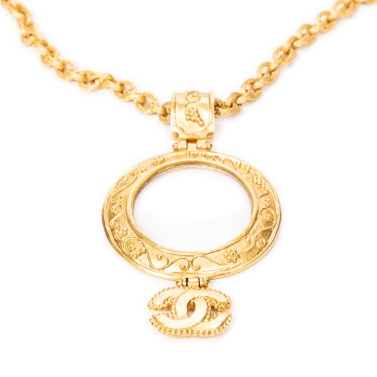 Chanel Magnifying Glass Pendant Necklace  en Oro Acero inoxidable sin níquel - Image 2