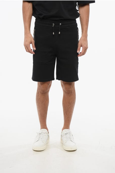 Pantalones cortos negros con banda lateral y logo de jersey - Image 1