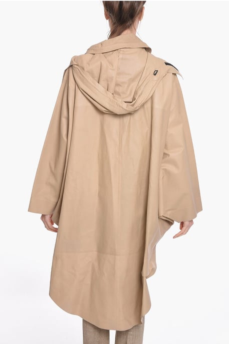 Impermeable de cuero con mangas de murciélago en beige - Image 2