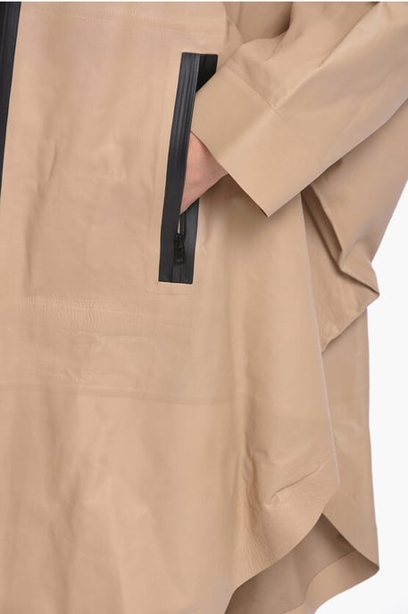 Impermeable de cuero con mangas de murciélago en beige - Image 3