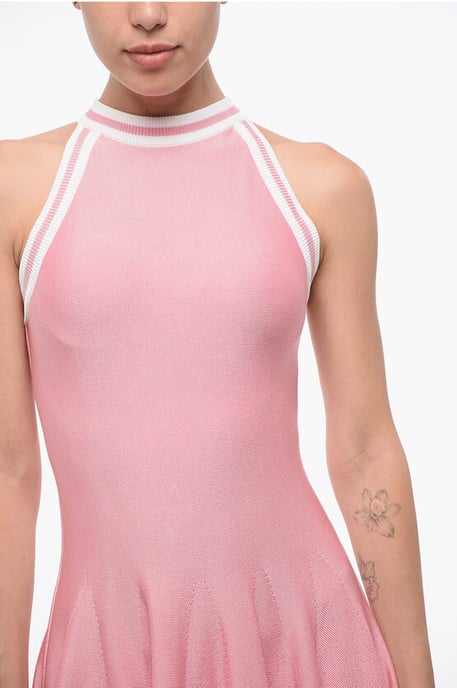Vestido skater acampanado sin mangas en rosa - Image 3