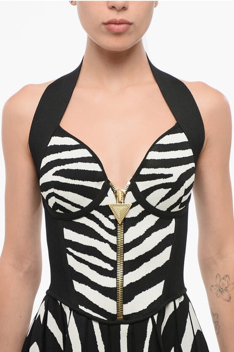 Minivestido con cuello halter y estampado animal en blanco y negro - Image 3