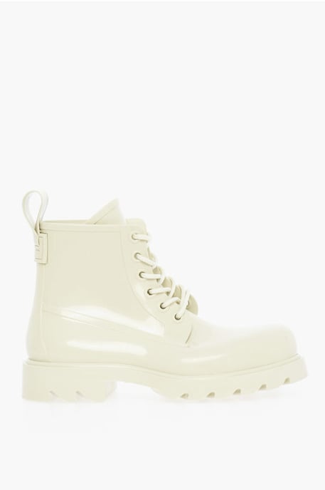 Botines de goma brillante con punta redonda en color blanco - Image 3