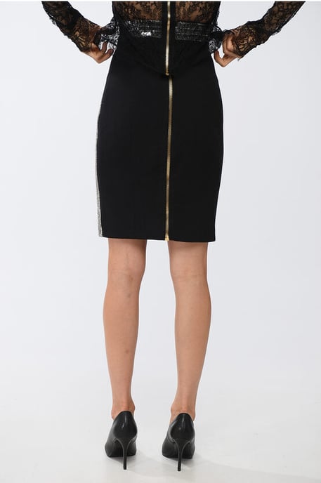 Falda lápiz adornada con pedrería en negro - Image 4