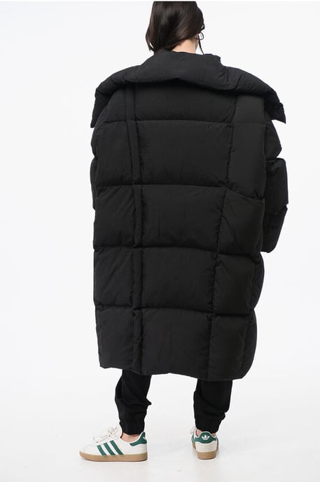 Chaqueta larga acolchada de plumón MM6 con capucha extraíble en negro - Image 2