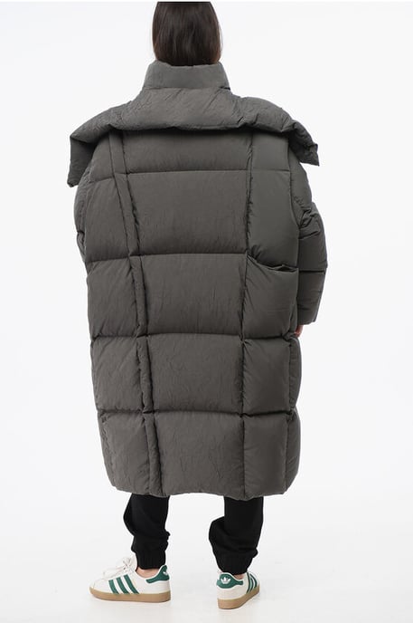 Chaqueta maxi acolchada de plumón MM6 con capucha extraíble en gris - Image 2
