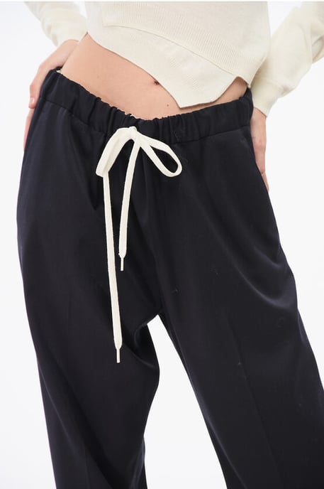 Pantalones de mezcla de lana virgen elástica MM6 con cintura ajustable en azul - Image 3