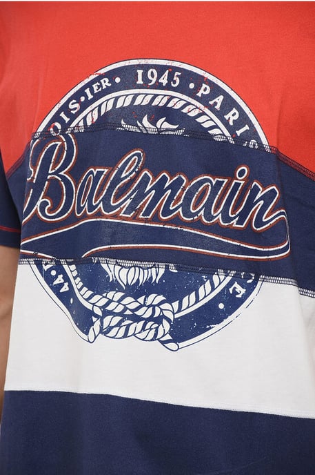 Camiseta de cuello redondo con bloques de color y logotipo estampado en blanco, azul y rojo - Image 3
