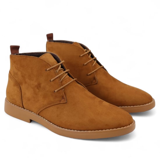 Botas chukka de ante premium estilo desierto color canela para hombre - Image 3