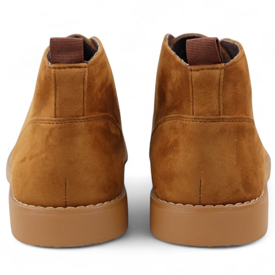 Botas chukka de ante premium estilo desierto color canela para hombre - Image 6