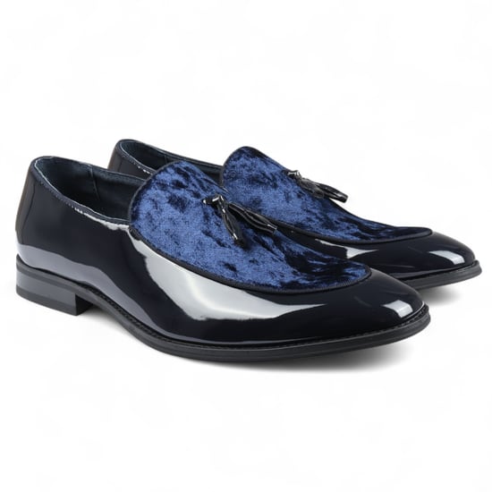 Mocasines de terciopelo azul marino con borlas y charol para hombre - Image 2