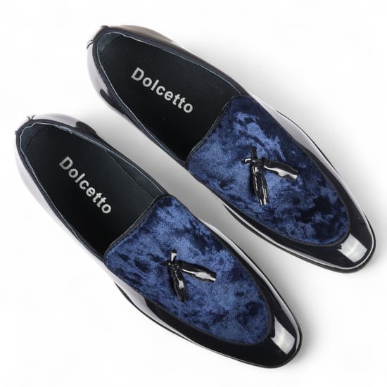 Mocasines de terciopelo azul marino con borlas y charol para hombre - Image 6