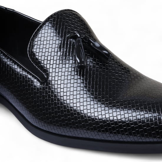 Mocasines formales negros con borlas y sin cordones de cuero para hombre - Image 4