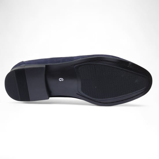 Mocasines de ante azul marino con hebilla dorada para hombre - Image 6