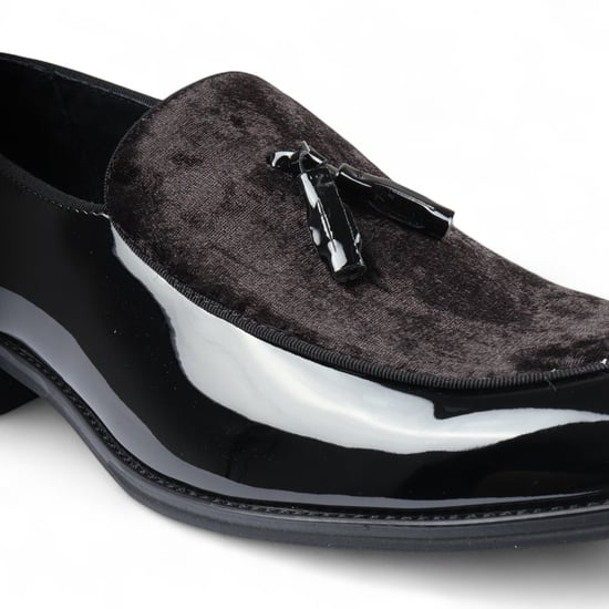 Mocasines de terciopelo negro con borlas para hombre, zapatos de vestir formales de charol - Image 5