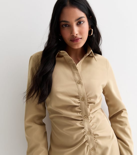 Vestido camisero asimétrico con pliegues en piedra - Image 2