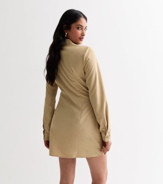 Vestido camisero asimétrico con pliegues en piedra - Image 4