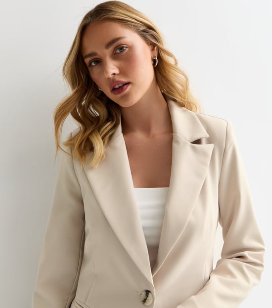 Blazer a medida beige con bolsillos - Image 2