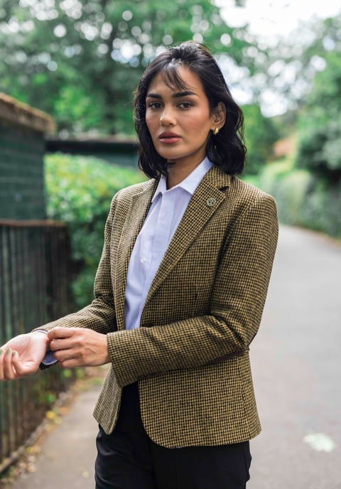 Blazer de tweed de mezcla de lana con diseño de pata de gallo marrón a medida para mujer - Image 2
