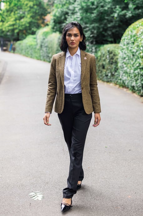 Blazer de tweed de mezcla de lana con diseño de pata de gallo marrón a medida para mujer - Image 3