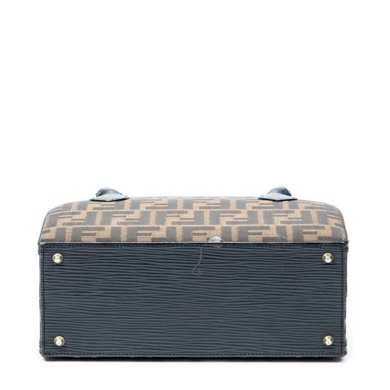 Fendi Frame Vanity Top Handle en Marrón/Negro Lienzo - Image 6