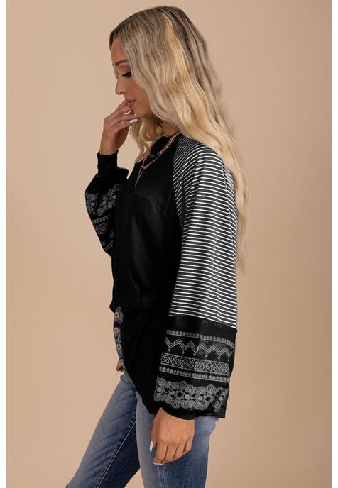 Top Casual de Cuello Redondo con Mangas Rayadas - Image 3