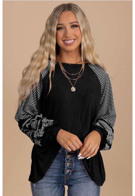 Top Casual de Cuello Redondo con Mangas Rayadas - Image 4