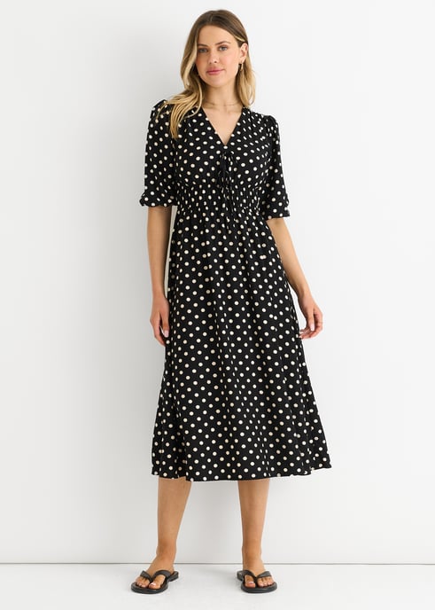 Vestido midi recto con estampado de lunares negros y cintura fruncida - Image 1
