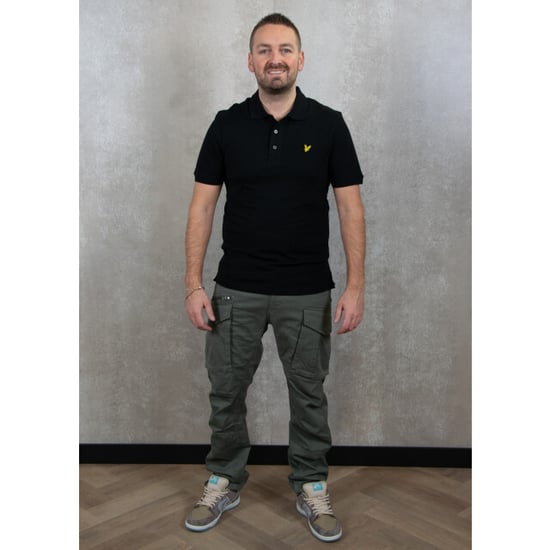 Polo negro azabache con logo en el pecho de Lyle & Scott - Image 5